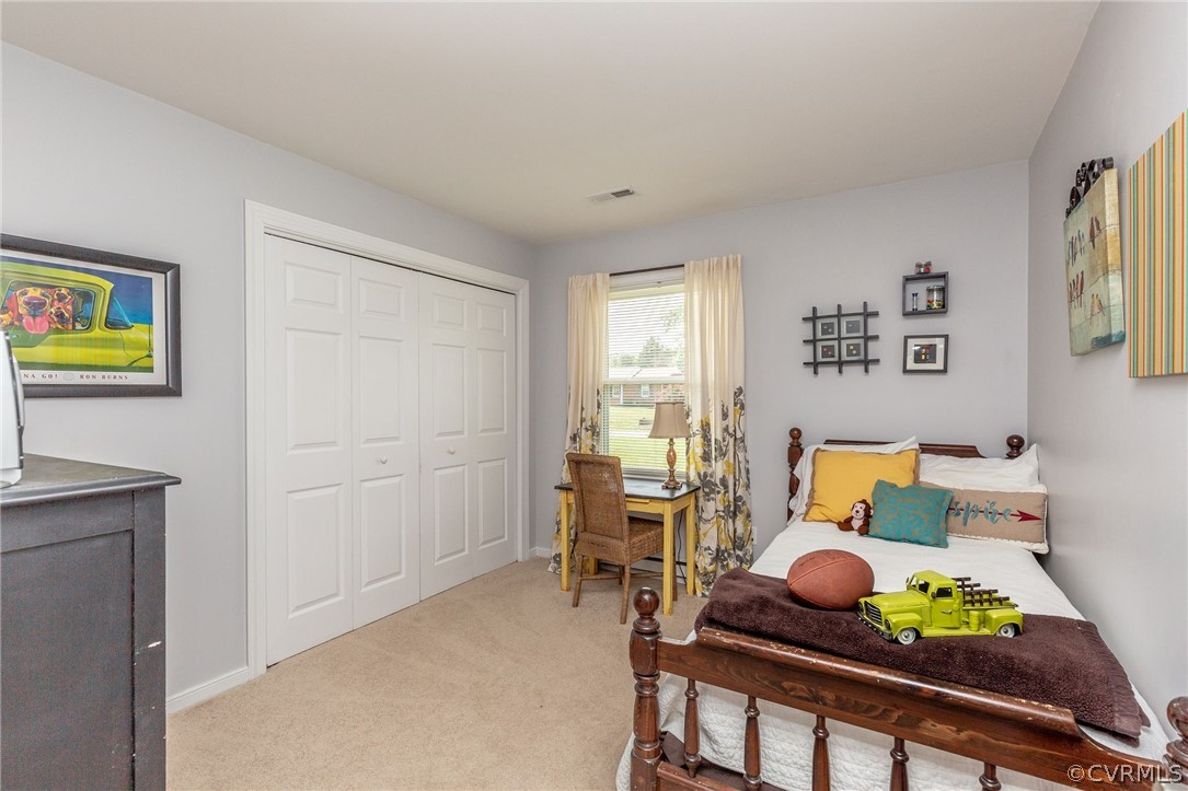 11231 Celtic Road Chesterfield, VA 23838 - Photo 19 of 26 a living room with furniture and paintings on the wall