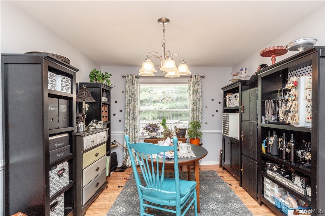 11231 Celtic Road Chesterfield, VA 23838 - Photo 7 of 26 a dining room with furniture and window