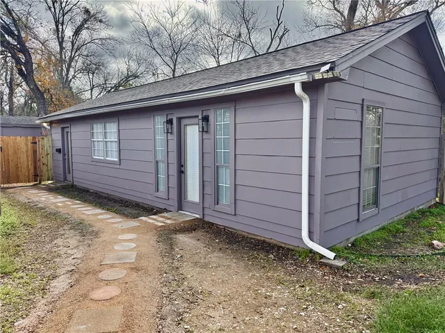 $1,500 | 1800 Shadowwood Drive, Unit B, College Station, TX 77840