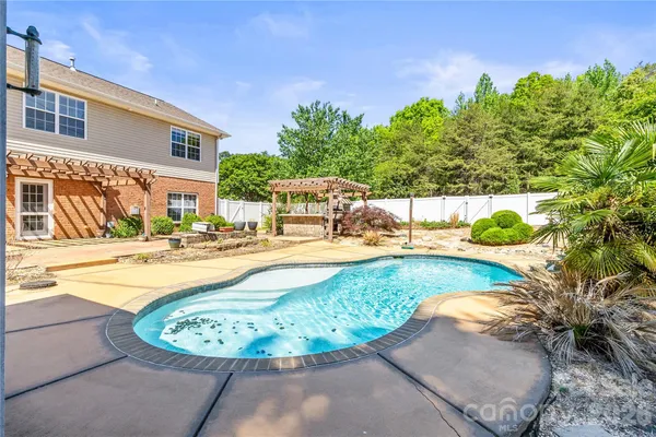$600,000 | 1758 Newland Road, Denver, NC 28037