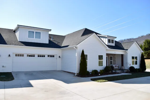 $439,500 | 3346 Stone Creek Drive, Chattanooga, TN 37405