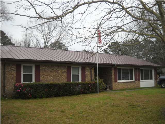 12 Kenilworth Road Goose Creek, SC 29445 - Photo 1 of 10 Primary Photo