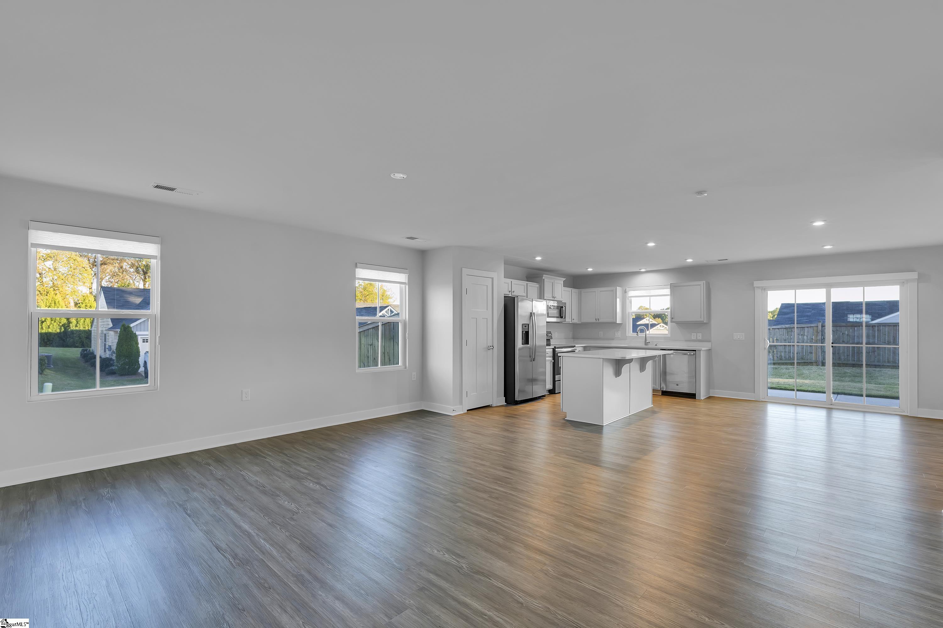 803 Shady Oak Court Boiling Springs, SC 29316 - Photo 3 of 26