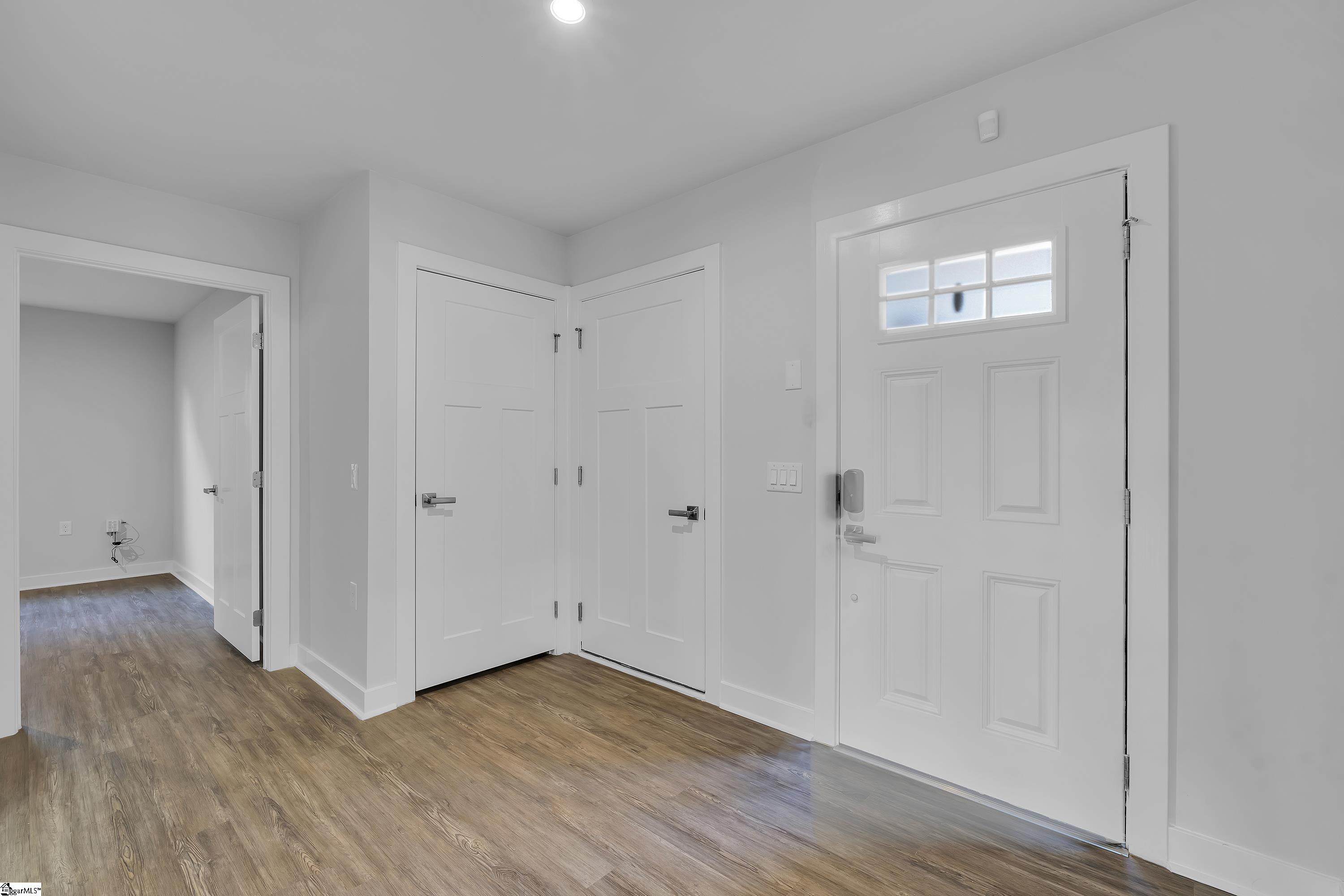 803 Shady Oak Court Boiling Springs, SC 29316 - Photo 4 of 26