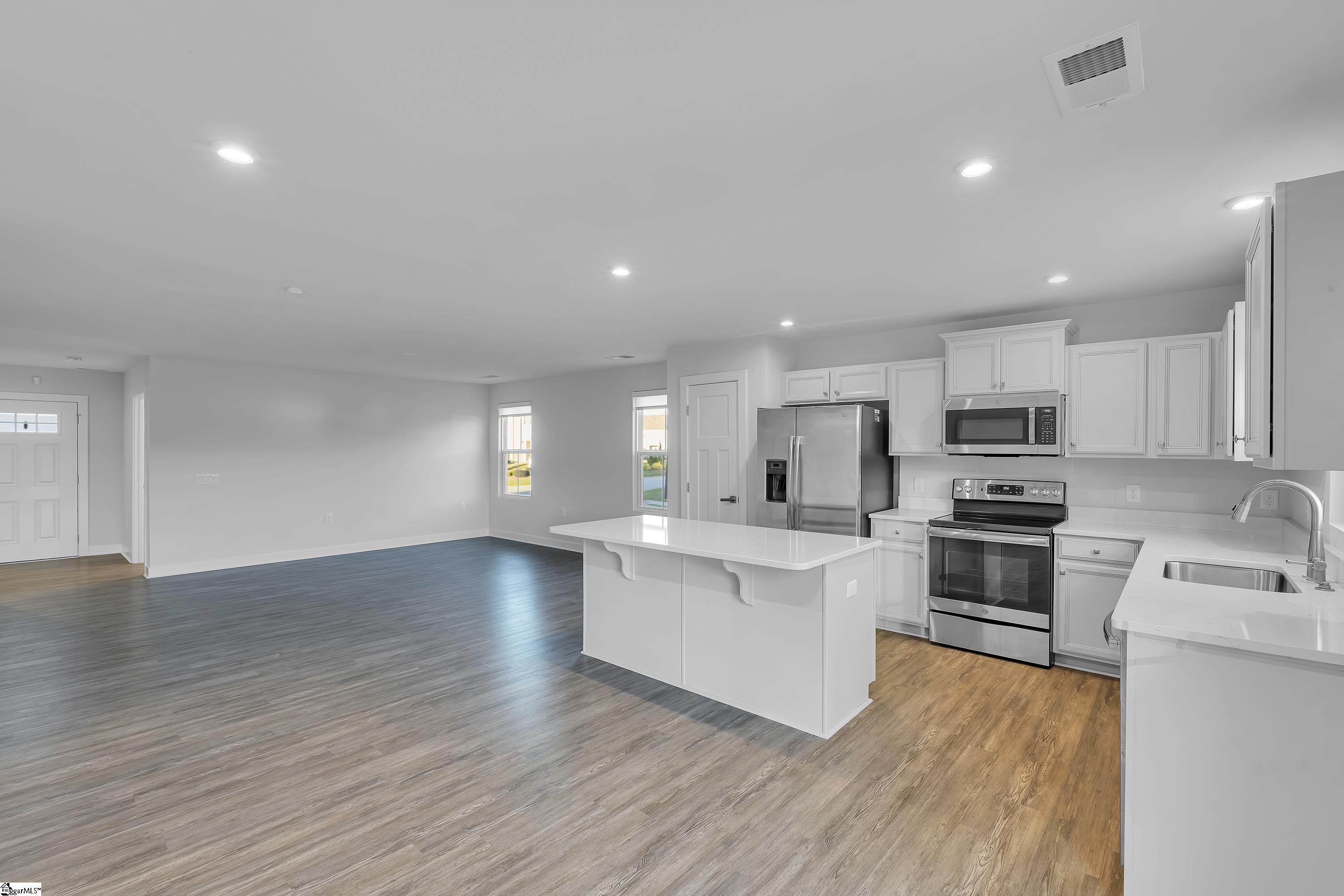 803 Shady Oak Court Boiling Springs, SC 29316 - Photo 7 of 26