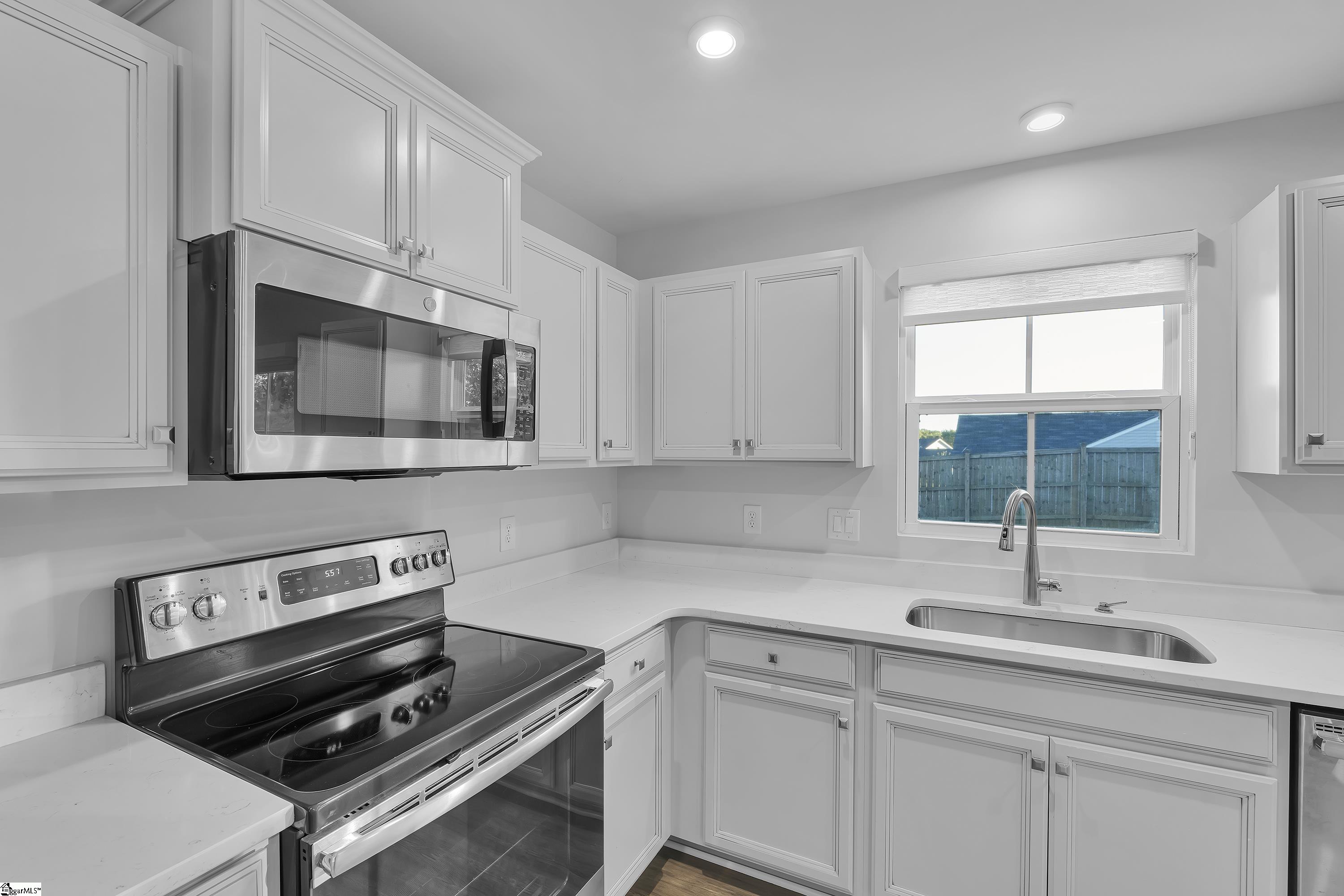 803 Shady Oak Court Boiling Springs, SC 29316 - Photo 8 of 26