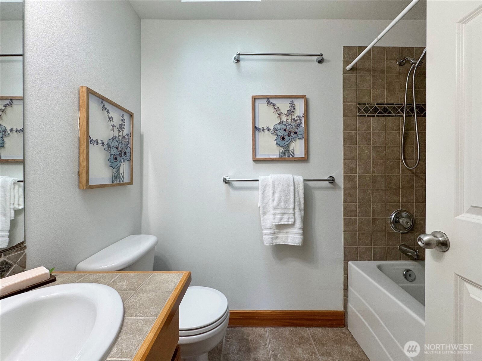 8515 Stone Avenue North, Unit A Seattle, WA 98103 - Photo 17 of 27