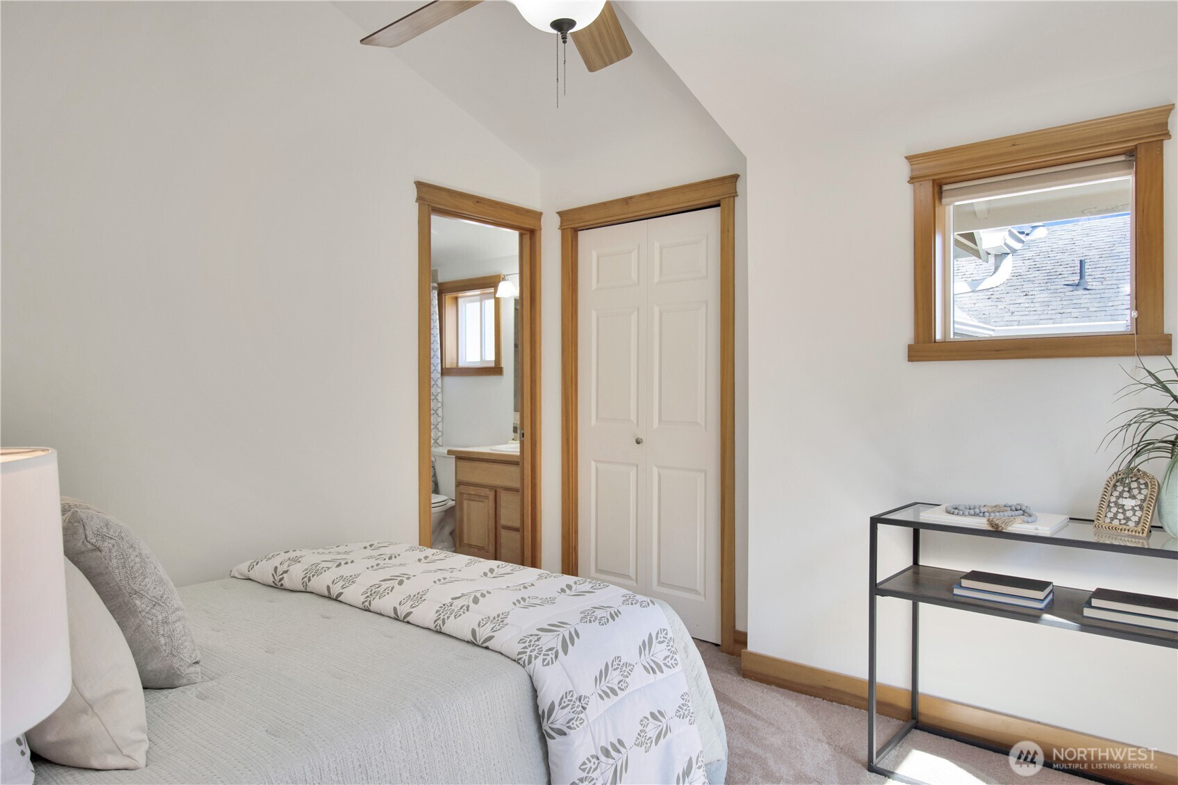 8515 Stone Avenue North, Unit A Seattle, WA 98103 - Photo 20 of 27