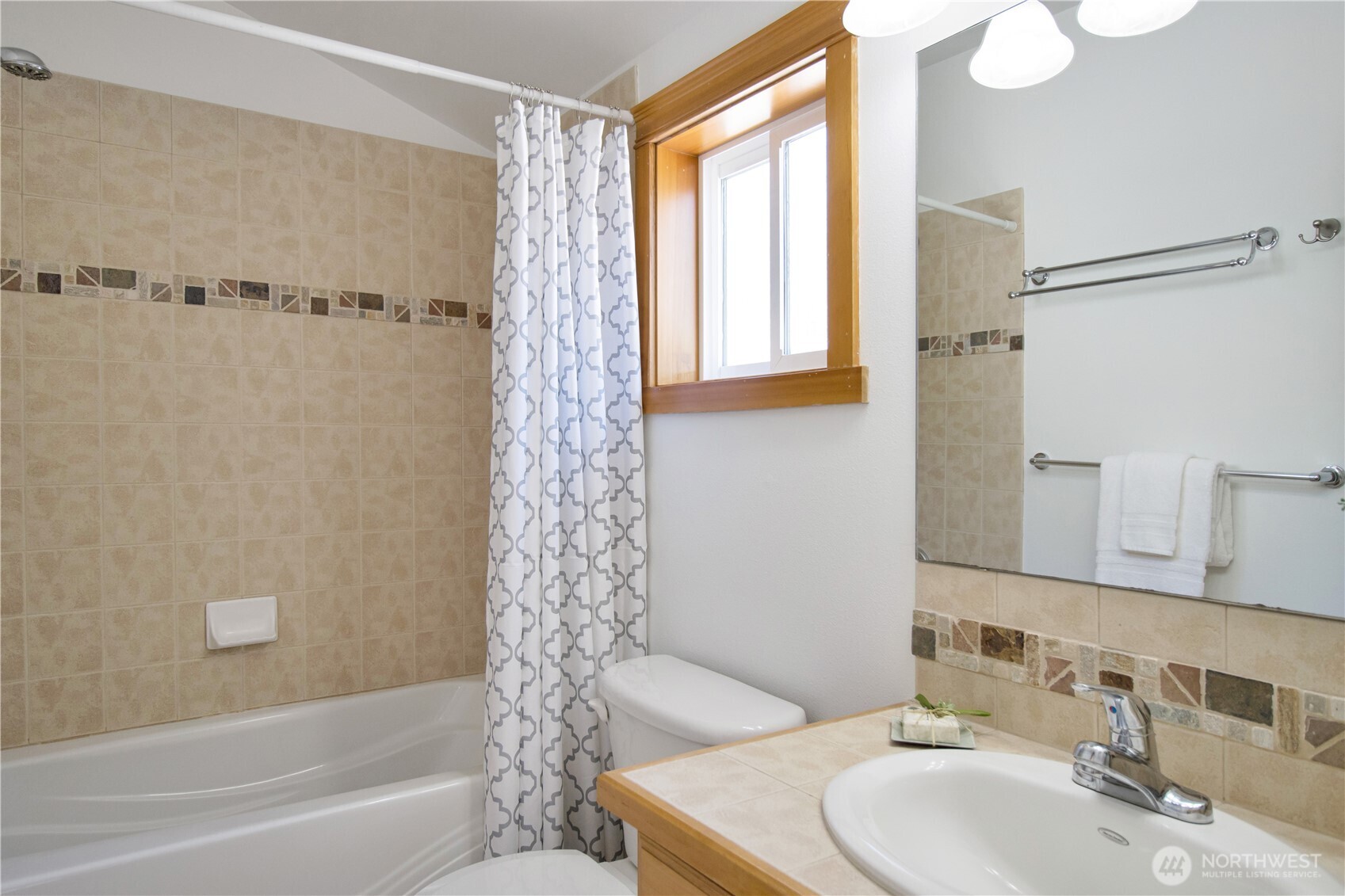 8515 Stone Avenue North, Unit A Seattle, WA 98103 - Photo 21 of 27