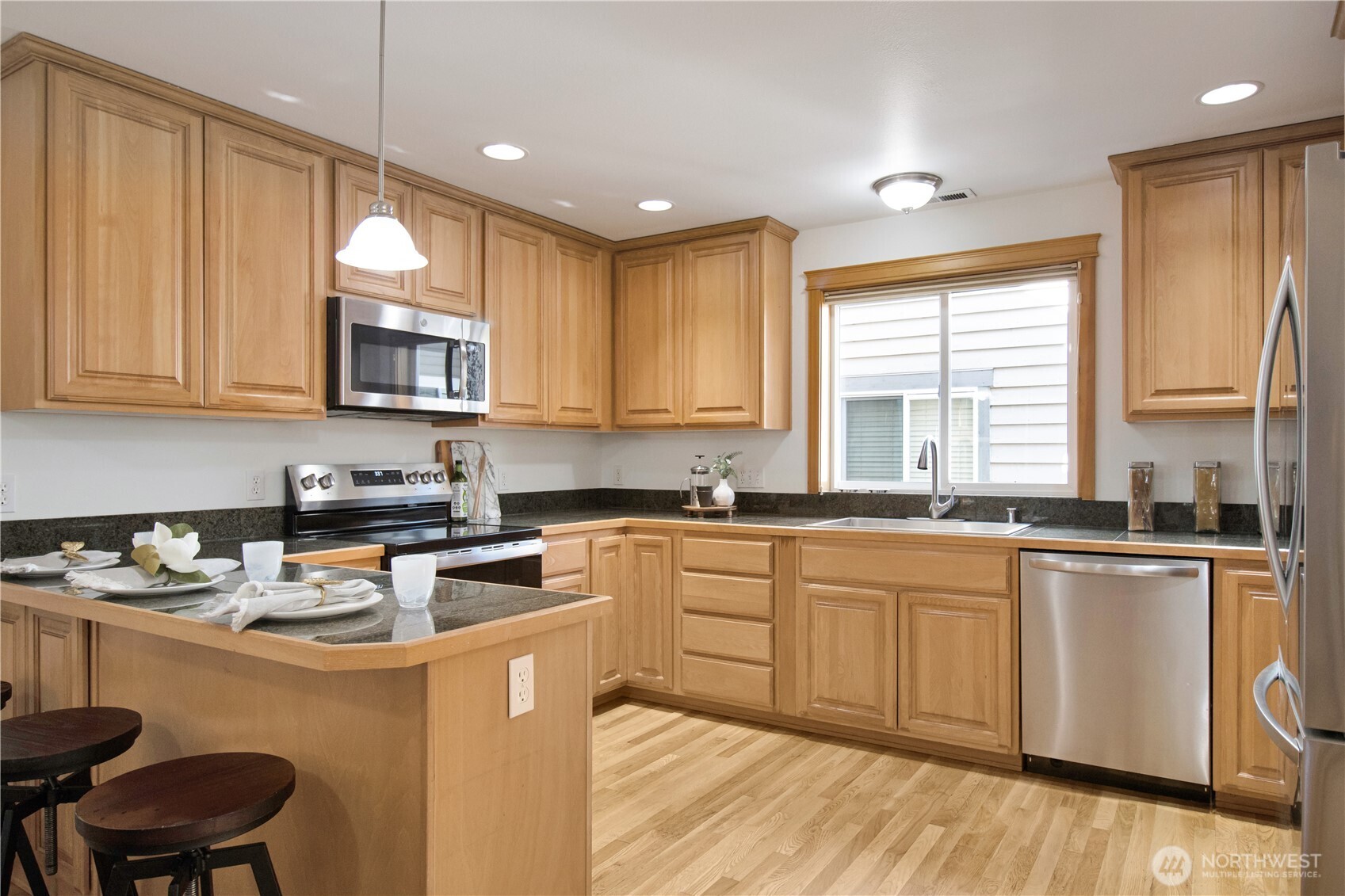 8515 Stone Avenue North, Unit A Seattle, WA 98103 - Photo 9 of 27