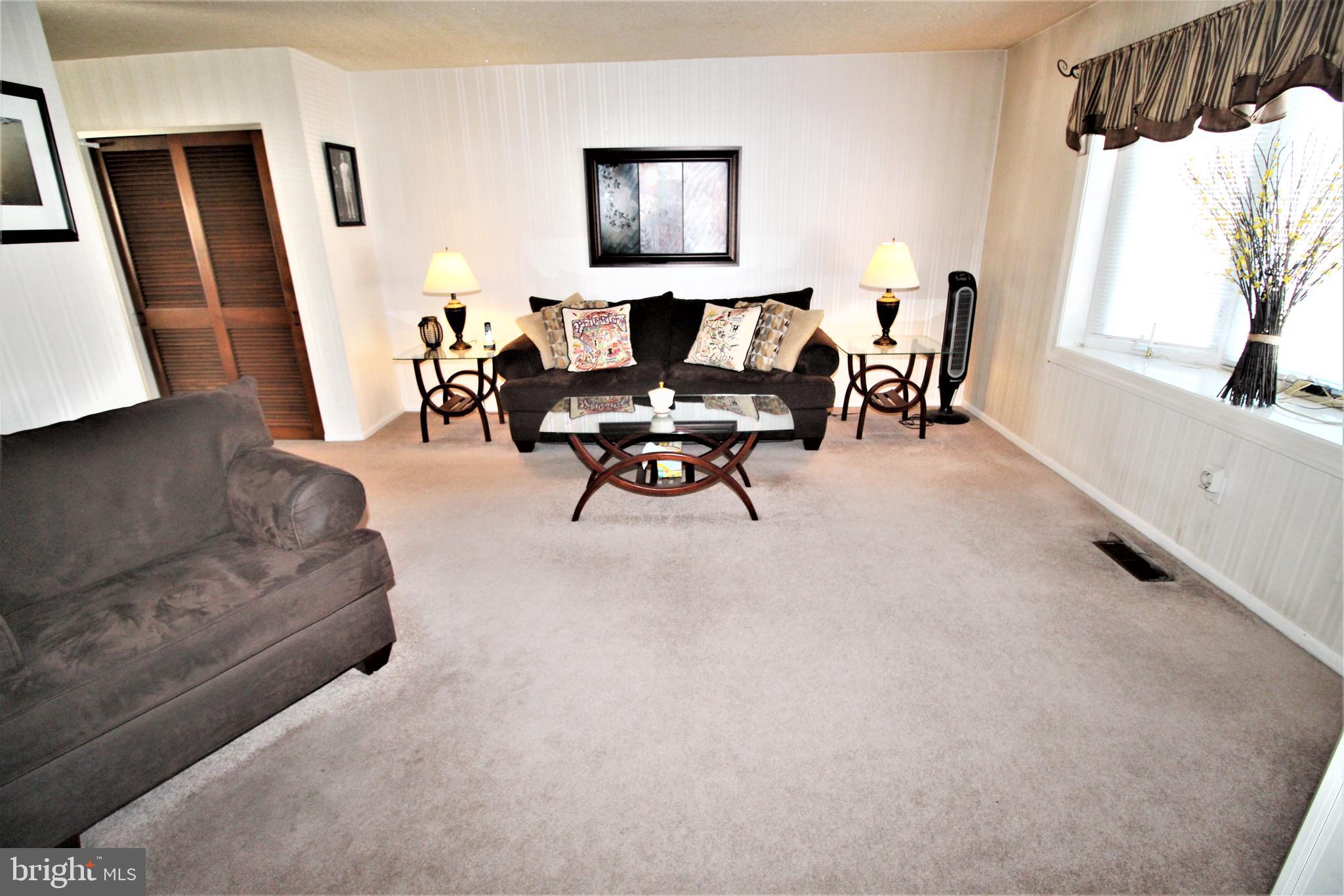 12524 Chilton Road Philadelphia, PA 19154 - Photo 3 of 31