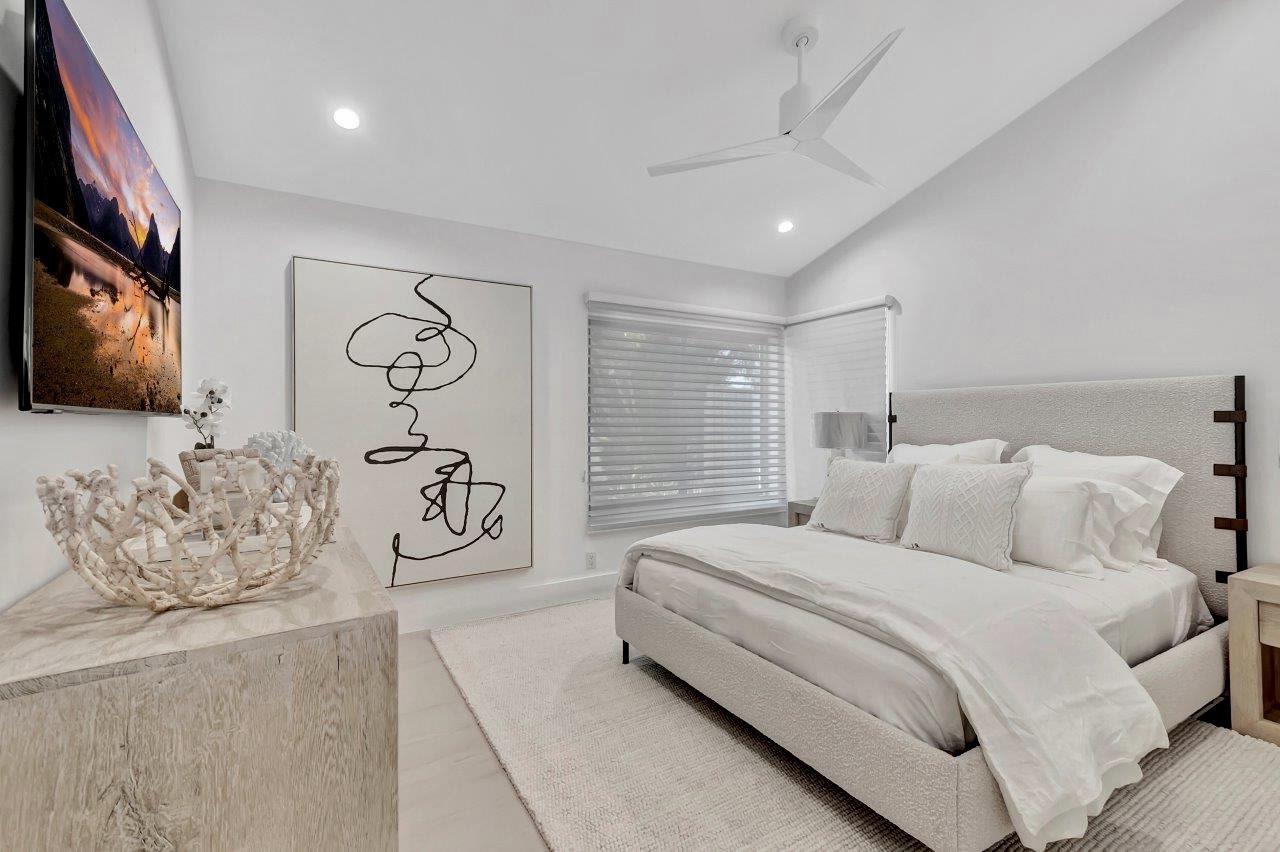 19564 Planters Point Drive Boca Raton, FL 33434 - Photo 3 of 41 F9A0ADB2-5A90-4796-BCD4-25910C9752CC