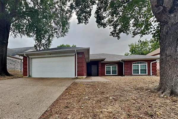 $2,380 | 5402 Summit Peak Drive, Arlington, TX 76017