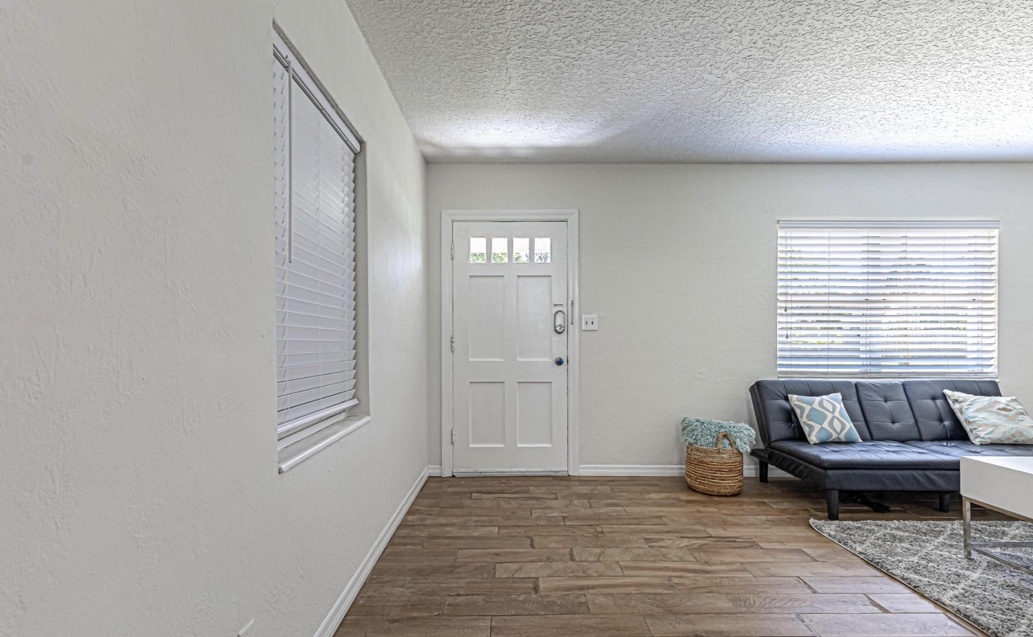 6154 Temple Road Jacksonville, FL 32217 - Photo 5 of 25 a living room with furniture and a rug