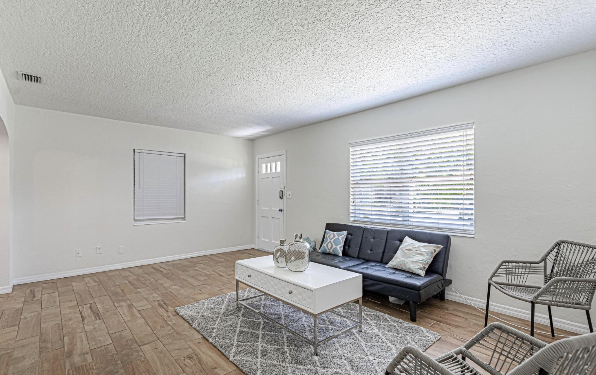 6154 Temple Road Jacksonville, FL 32217 - Photo 8 of 25 a living room with furniture and a window
