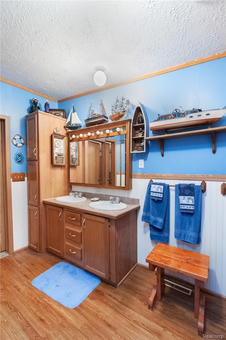 46030 Arkona Road Belleville, MI 48111 - Photo 21 of 36 ArkonaRd_46030_MasterBath_04.jpg