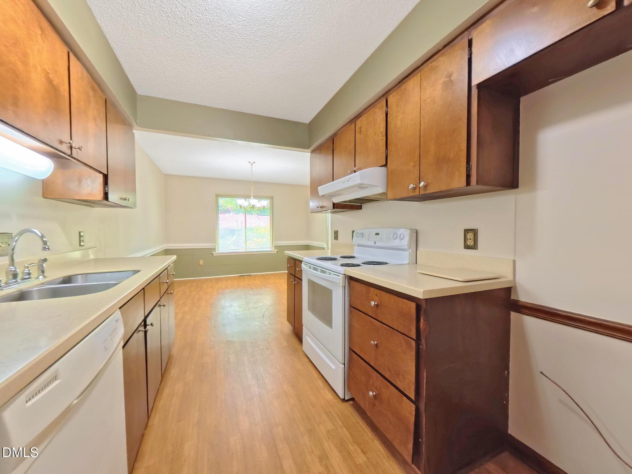 5867 Branchwood Road Raleigh, NC 27609 - Photo 5 of 16 5867 Branchwood Kitchen 2