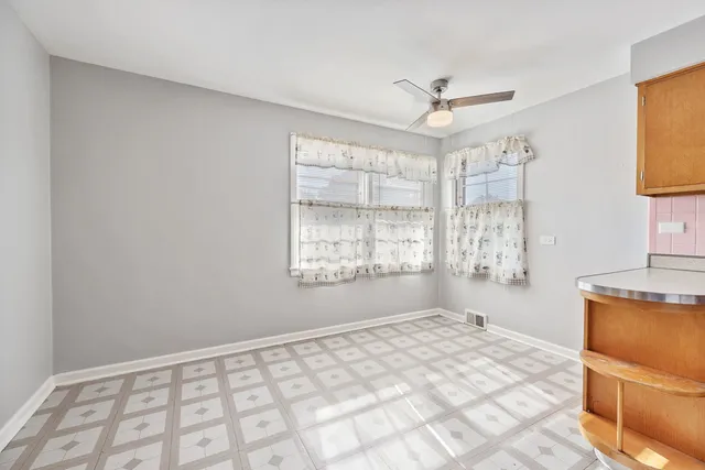 $1,800 | 5429 North Kimball Avenue, Unit 1, Chicago, IL 60625