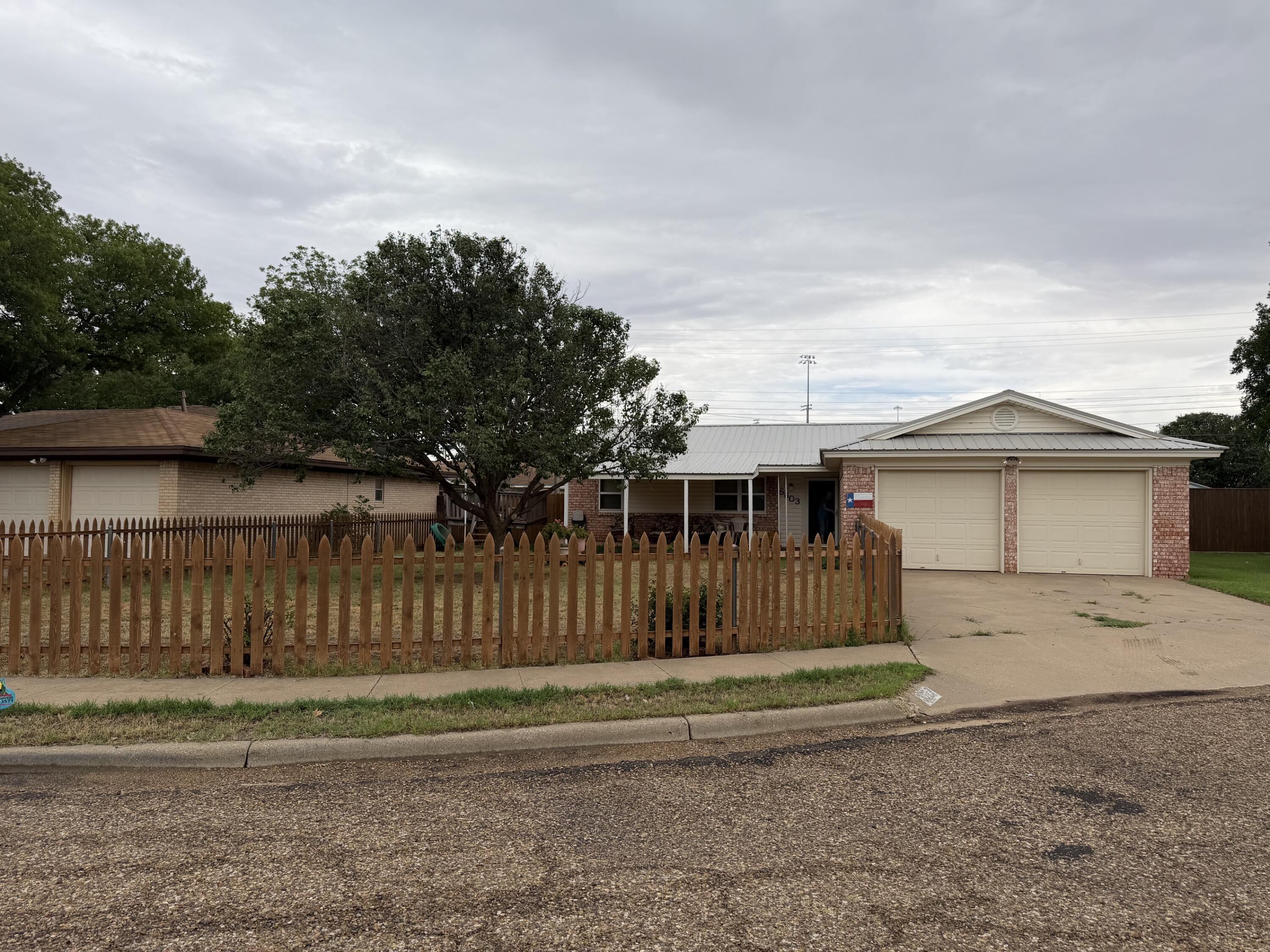 5603 37th Street Lubbock, TX 79407 - Photo 2 of 31 IMG_1544