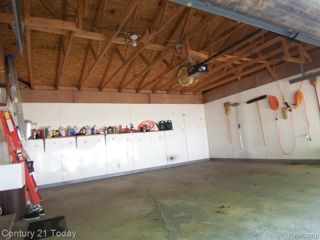 5800 Havens Road Leonard, MI 48367 - Photo 23 of 26 Haven Garage.jpg