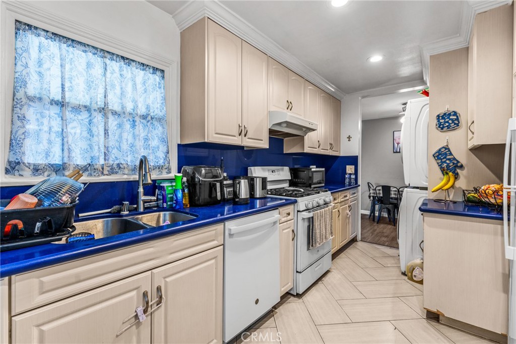 7977 Vista Del Rosa Street Downey, CA 90240 - Photo 12 of 53 a kitchen with cabinets and appliances