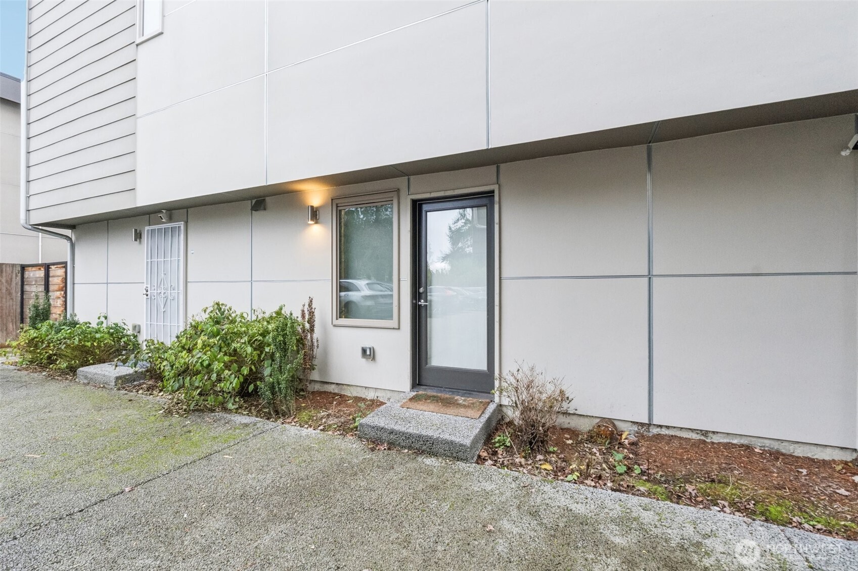 10503 Evanston Avenue North, Unit C Seattle, WA 98133 - Photo 23 of 25 a front view of a house