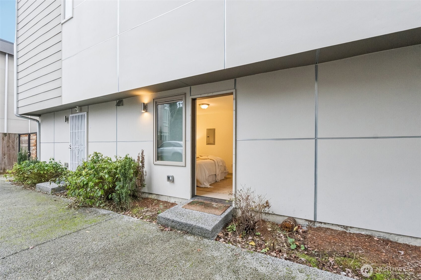 10503 Evanston Avenue North, Unit C Seattle, WA 98133 - Photo 7 of 25 a front view of a house