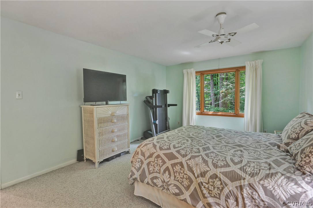 3307 7 Oaks Road Midlothian, VA 23112 - Photo 17 of 33 a bedroom with a bed and a television