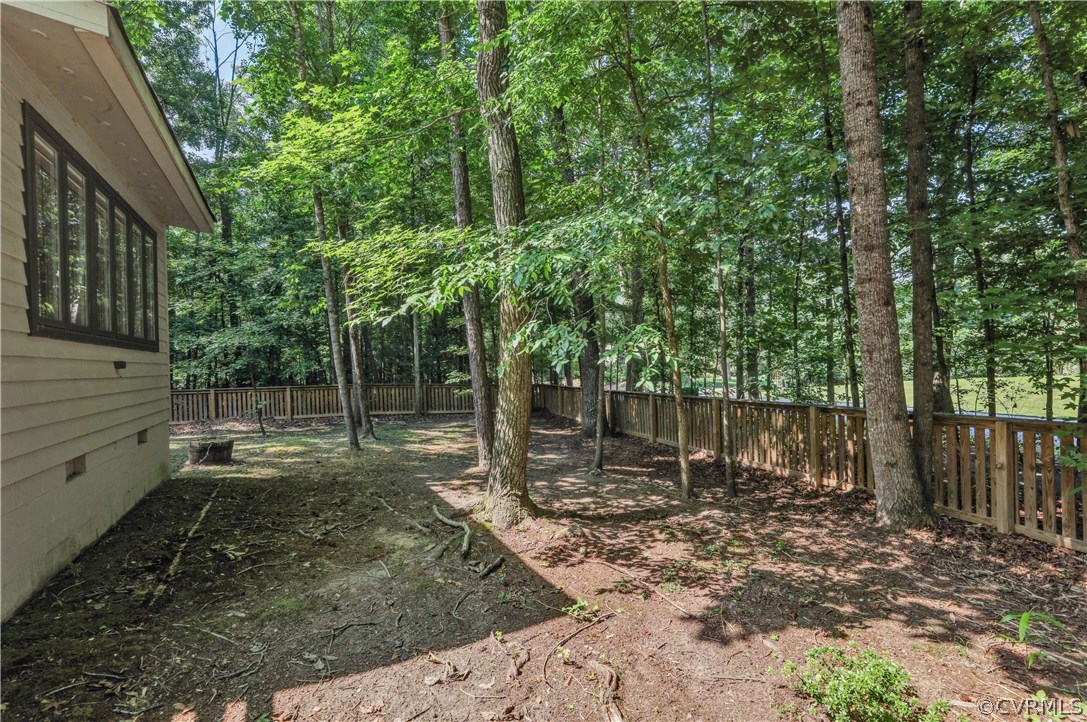 3307 7 Oaks Road Midlothian, VA 23112 - Photo 30 of 33 a backyard of a house with lots of green space