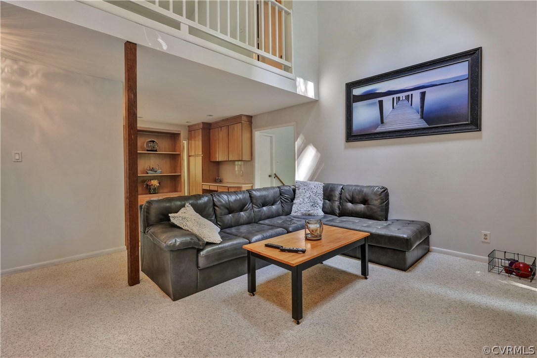3307 7 Oaks Road Midlothian, VA 23112 - Photo 4 of 33 a living room with furniture and a potted plant