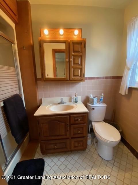 5075 North River Road Owosso, MI 48867 - Photo 9 of 27 Bathroom
