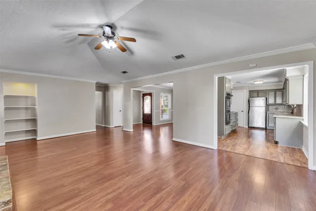 $2,000 | 8318 Amurwood Drive, Tomball, TX 77375