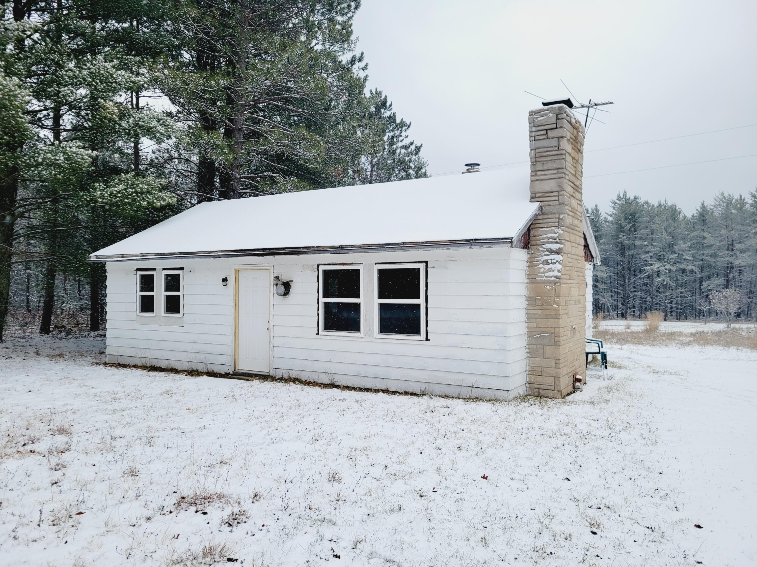 2258 South James Road Baldwin, MI 49304 - Photo 3 of 23 20231126_115125