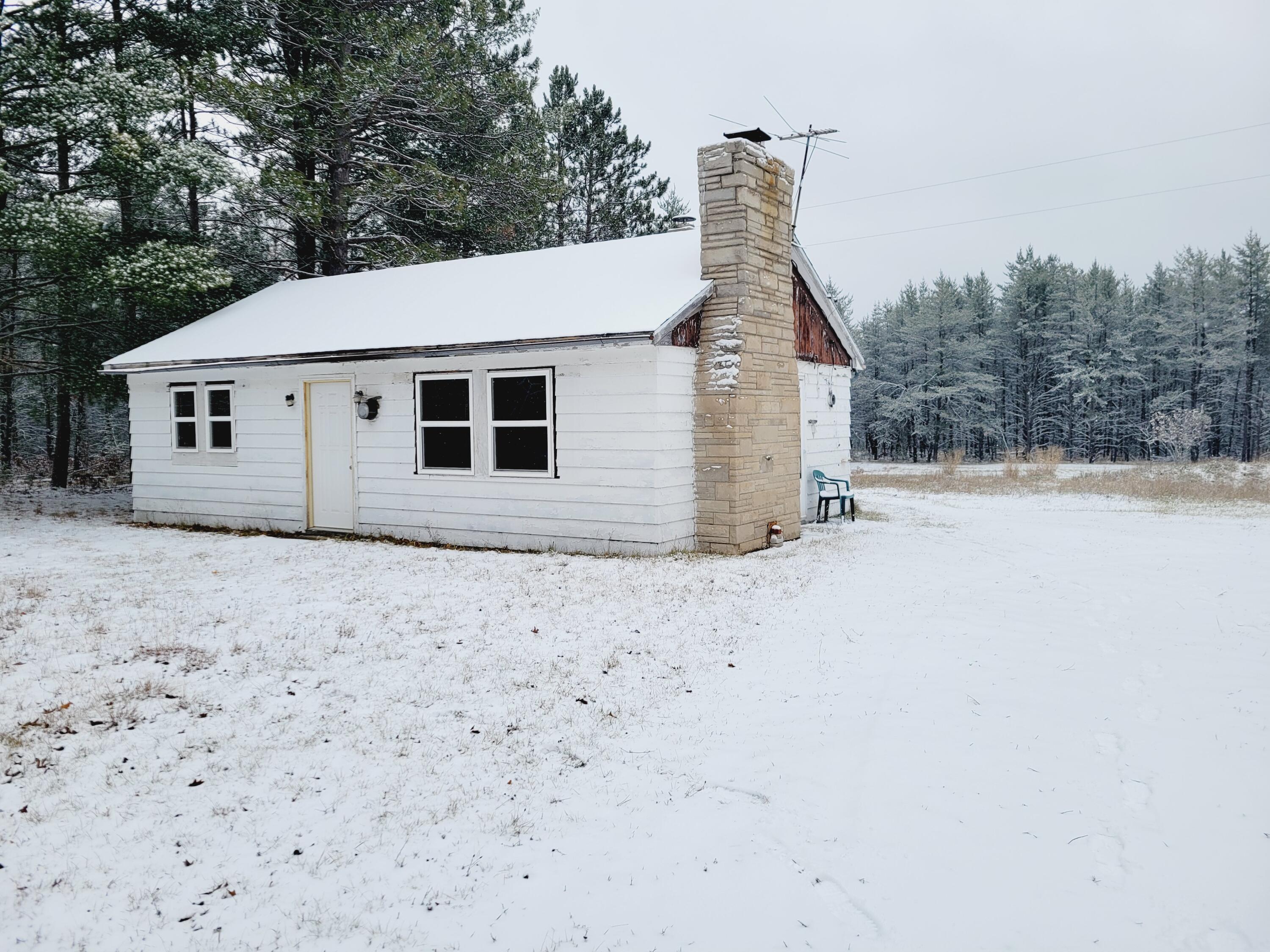 2258 South James Road Baldwin, MI 49304 - Photo 4 of 23 20231126_115629