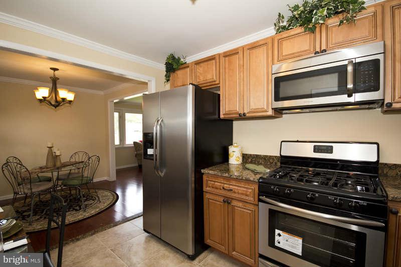 3141 Jeffrey Road Baltimore, MD 21244 - Photo 6 of 26 Kitchen