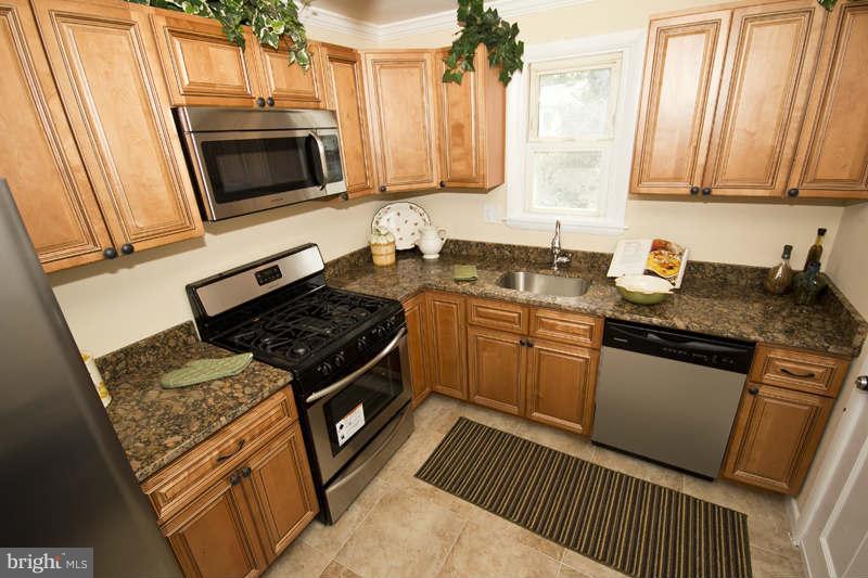 3141 Jeffrey Road Baltimore, MD 21244 - Photo 7 of 26 Kitchen