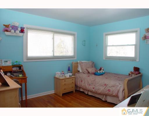 20 Calvin Road Kendall Park, NJ 08824 - Photo 5 of 10 Gallery Image 5