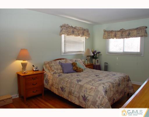 20 Calvin Road Kendall Park, NJ 08824 - Photo 7 of 10 Gallery Image 7