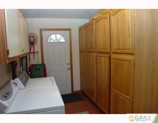 20 Calvin Road Kendall Park, NJ 08824 - Photo 8 of 10 Gallery Image 8