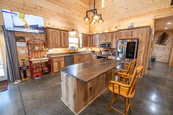 $1,195,737 | 11426 110th Street, Oskaloosa, KS 66066