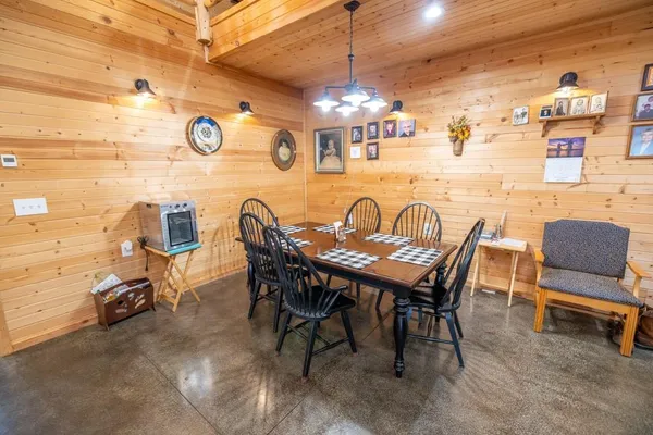 $1,195,737 | 11426 110th Street, Oskaloosa, KS 66066