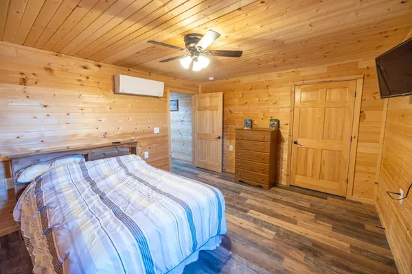 $1,195,737 | 11426 110th Street, Oskaloosa, KS 66066