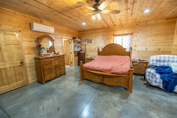 $1,195,737 | 11426 110th Street, Oskaloosa, KS 66066