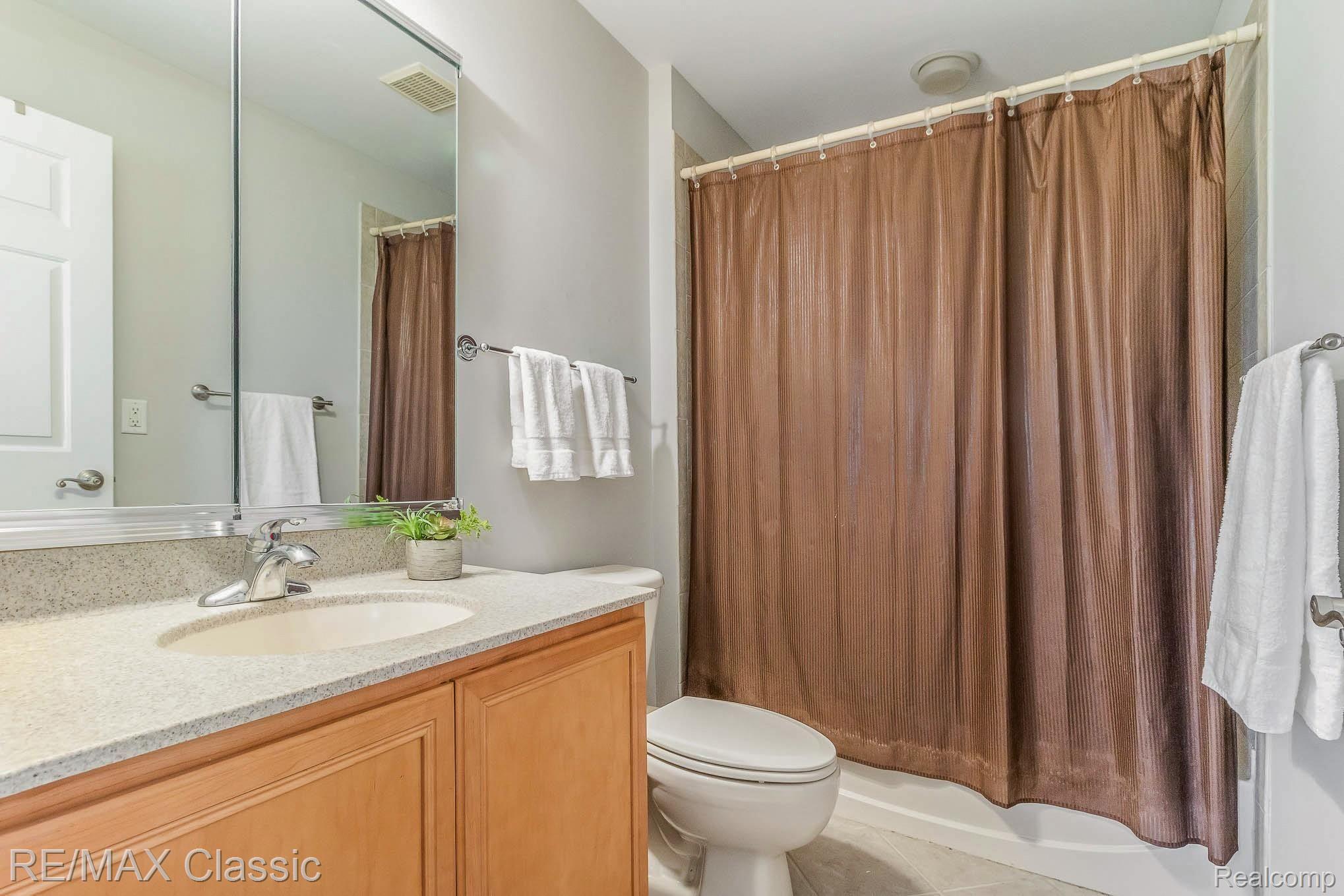 24749 Reeds Pointe Drive, Unit 38 Novi, MI 48374 - Photo 27 of 46 Princess/Prince Full Bath