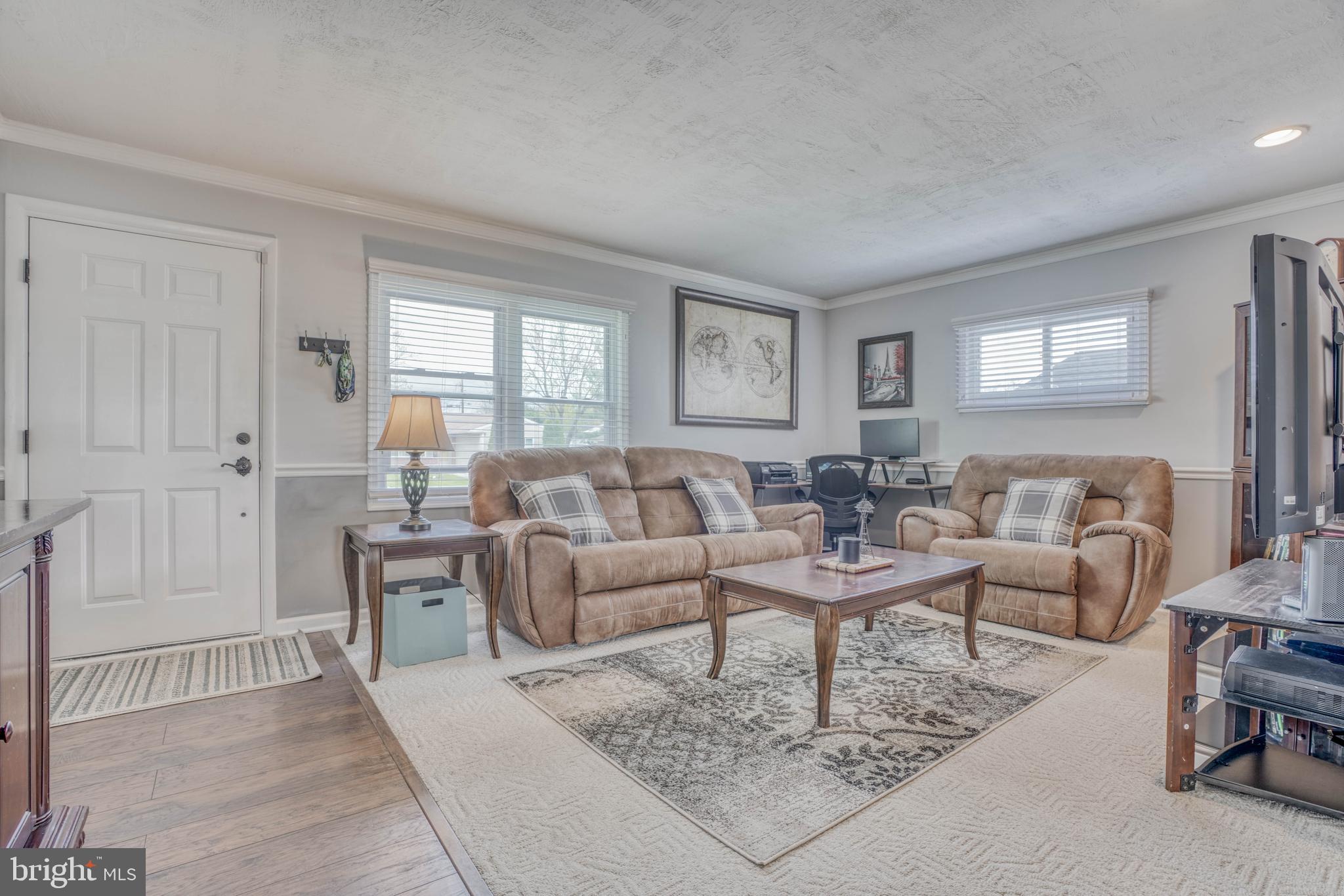 2439 Ellis Road Baltimore, MD 21234 - Photo 5 of 25 Living Room