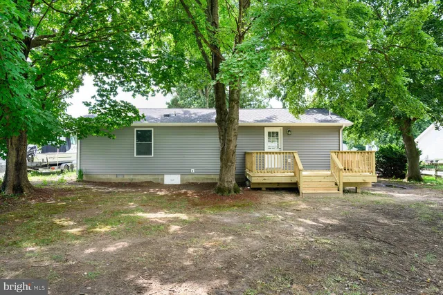 a house view with a backyard space