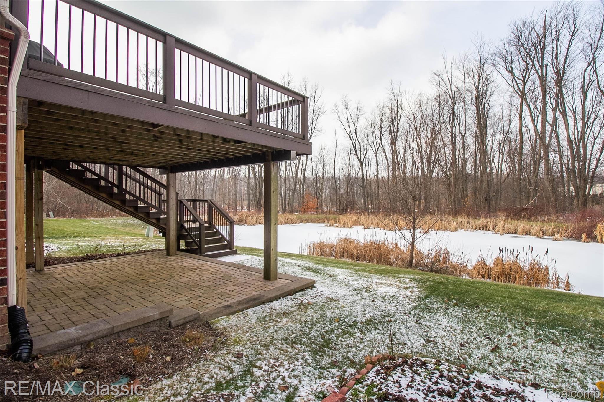 27135 Victoria Road Novi, MI 48374 - Photo 7 of 54 Patio plus pond