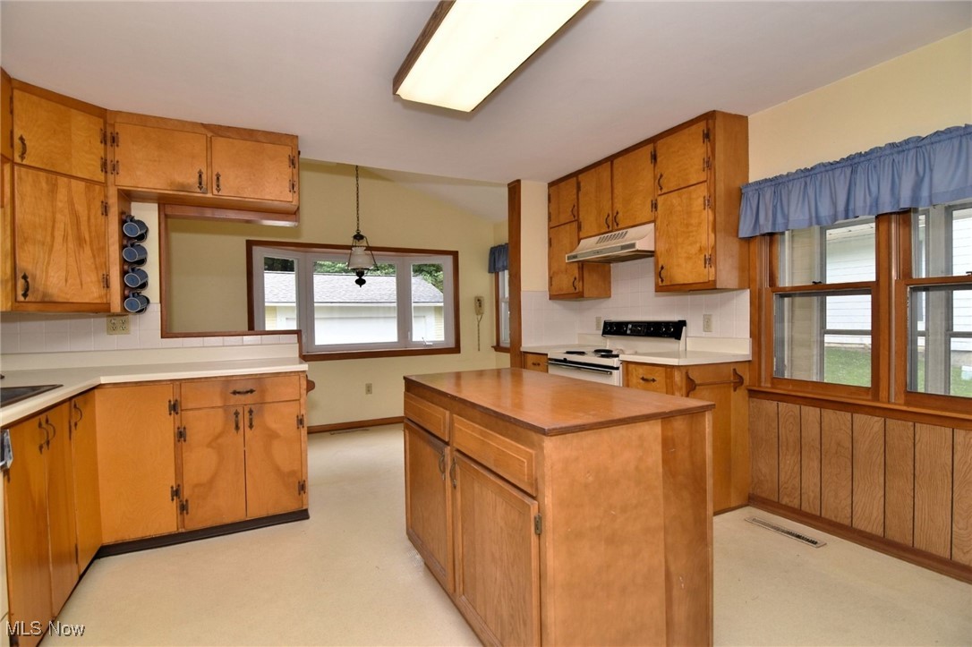 13674 Spring Street Burton, OH 44021 - Photo 15 of 38 Gallery Image 15