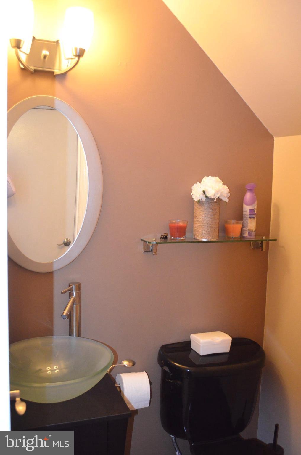 9205 Sprucewood Road Burke, VA 22015 - Photo 14 of 30 Bath
