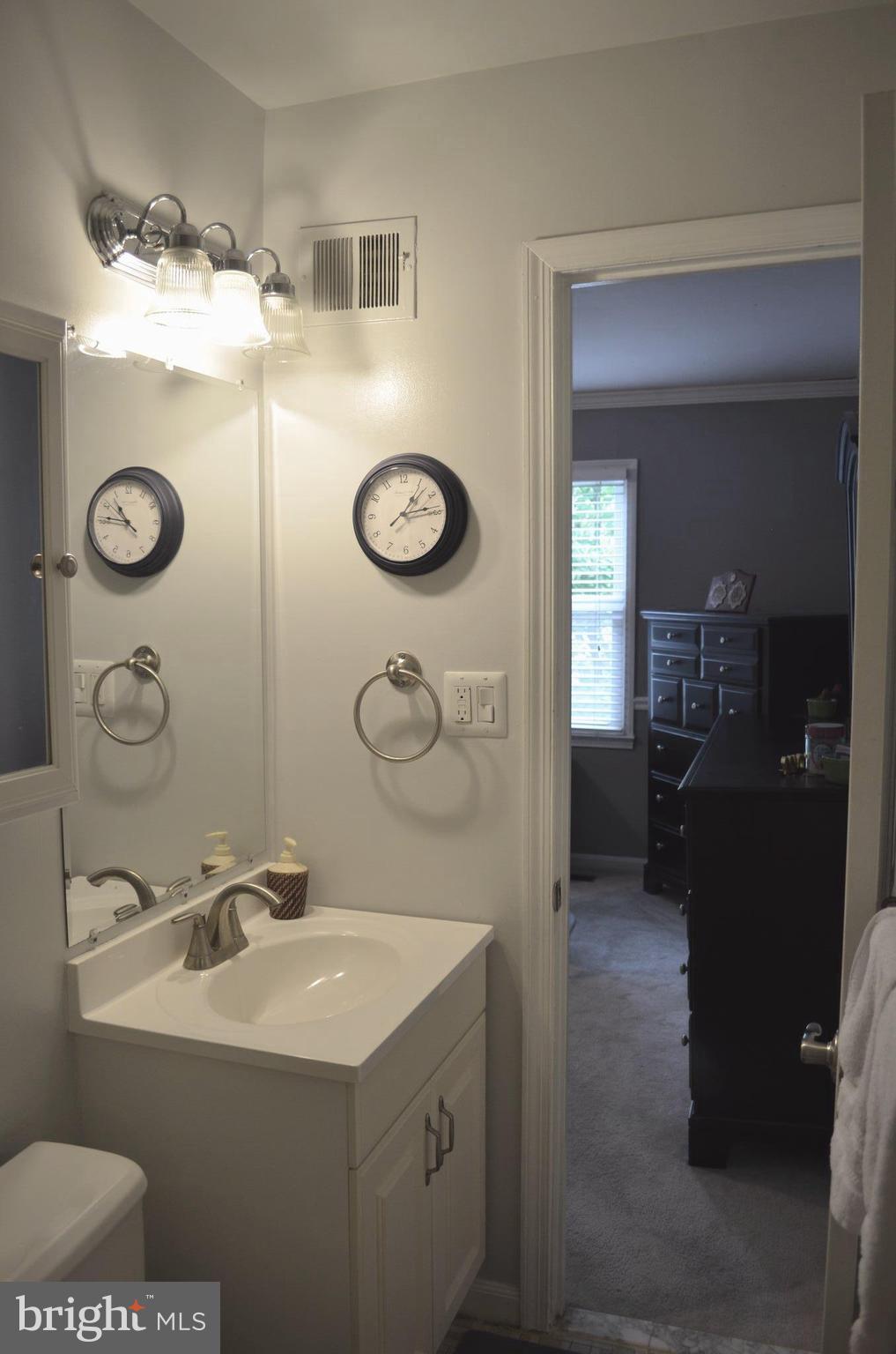 9205 Sprucewood Road Burke, VA 22015 - Photo 20 of 30 Bath (Master)